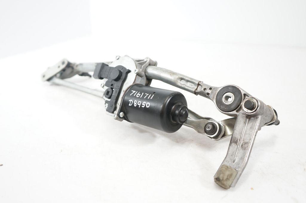 Front wiper linkage and motor (7)