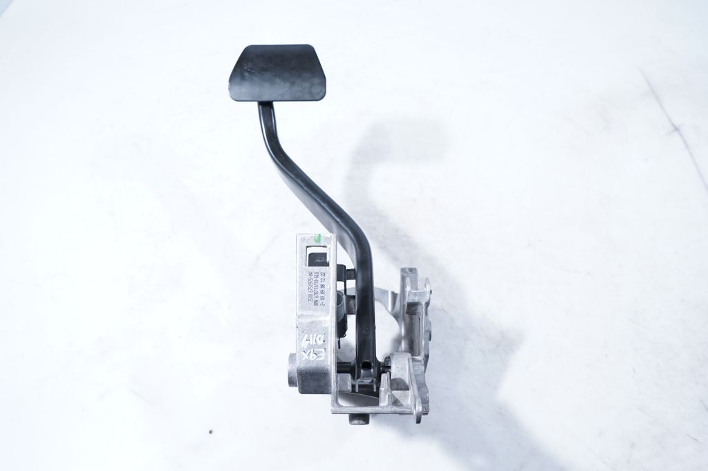 Brake pedal (2)