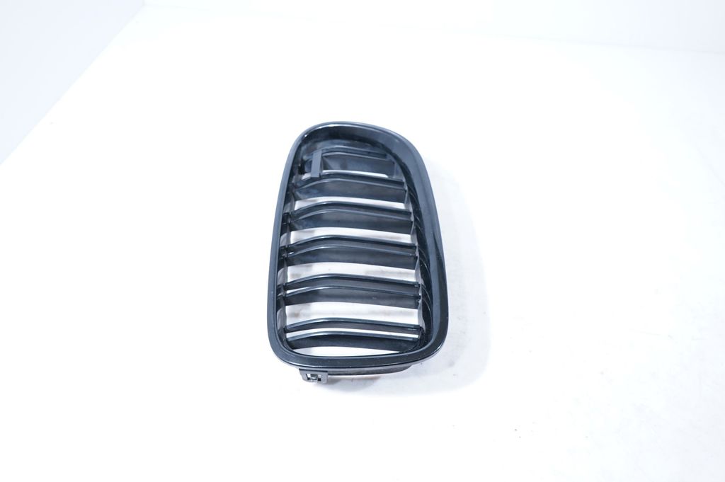Front bumper upper radiator grill (2)