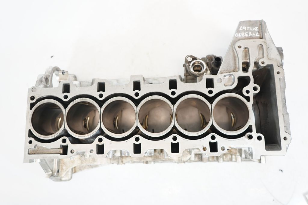 Engine head (13)
