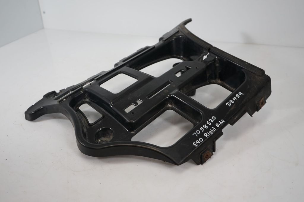 Rear bumper mounting bracket (7)
