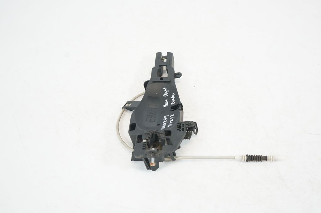 Rear door exterior handle/bracket (4)