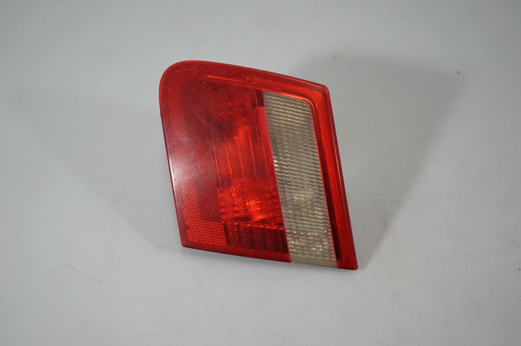 Tailgate rear/tail lights (4)