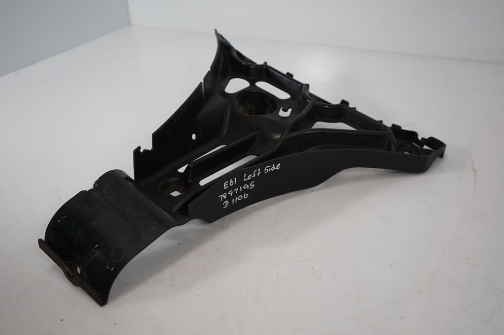 Rear bumper mounting bracket (7)
