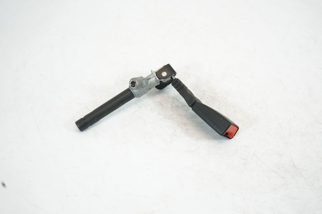 Rear seatbelt buckle (5)