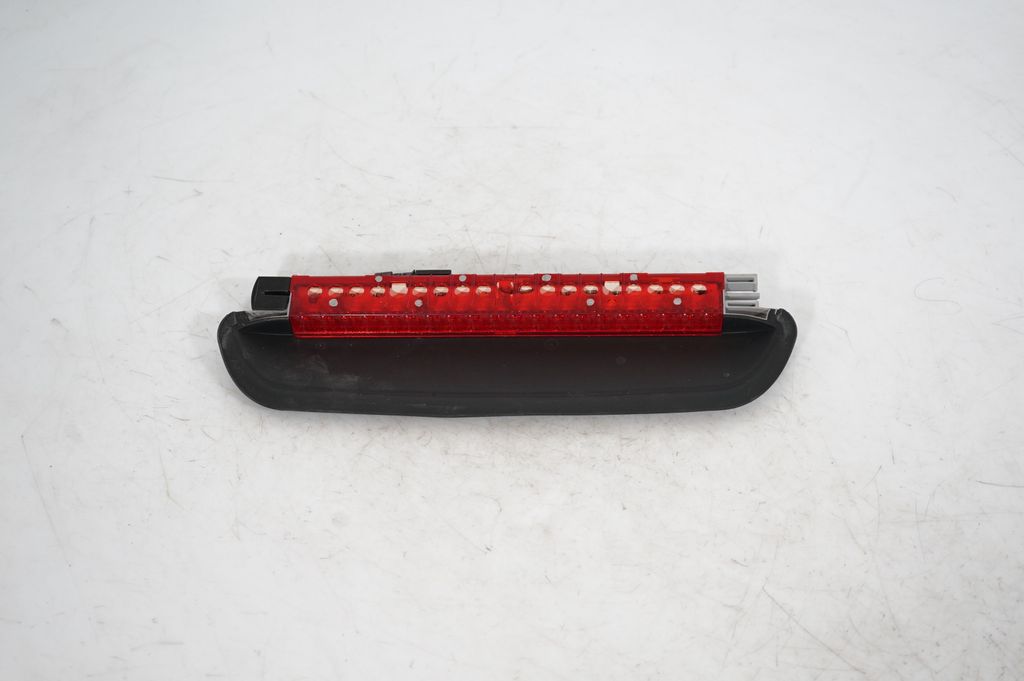 Third/center stoplight