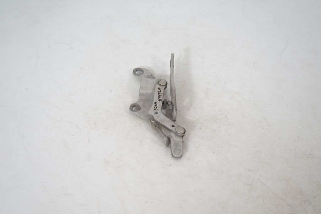 Engine bonnet/hood hinges (4)