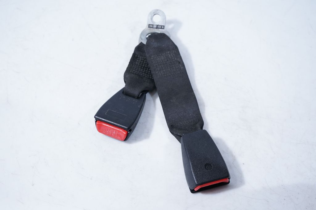 Rear seatbelt buckle (4)