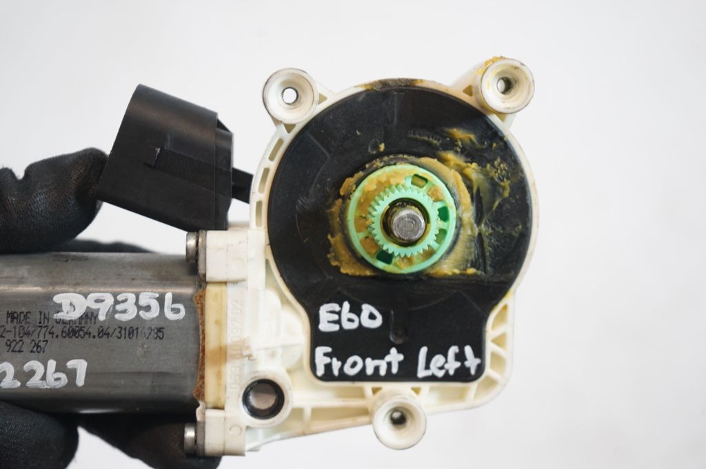 Front door window regulator motor (7)