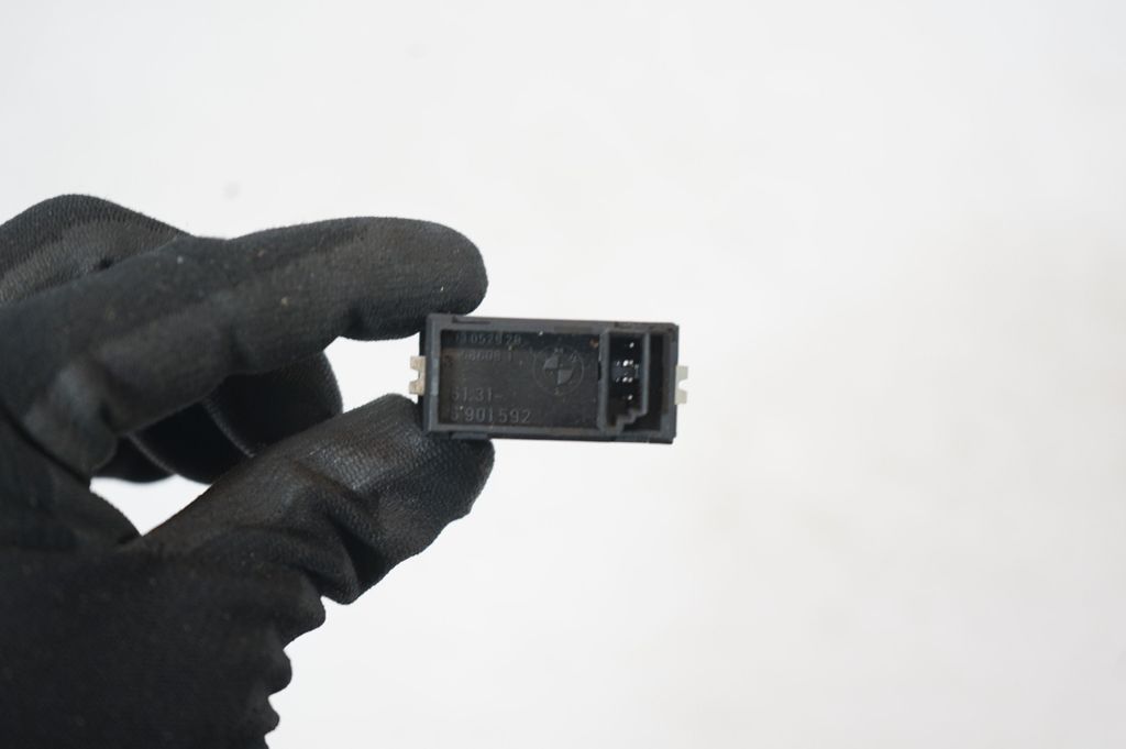 Traction control (ASR) switch (7)