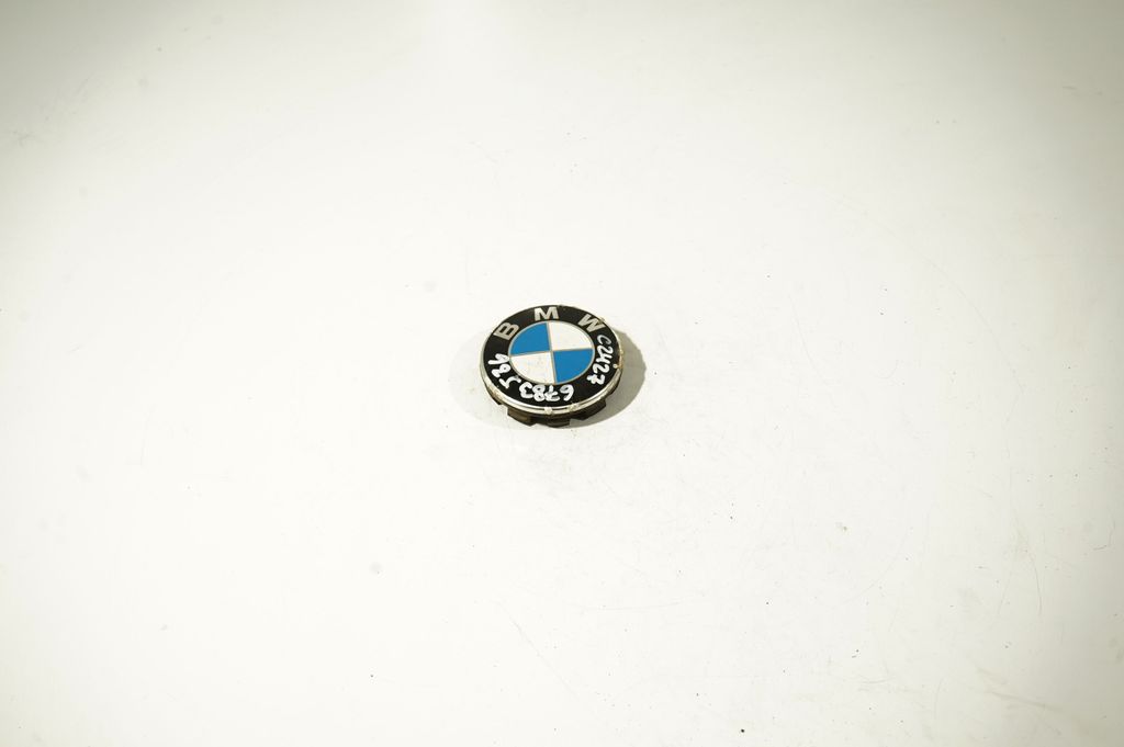 Manufacturer badge logo/emblem