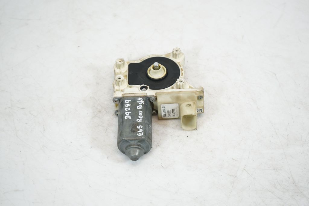 Front door window regulator with motor (4)