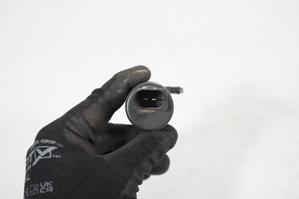 Windscreen/windshield washer pump (6)