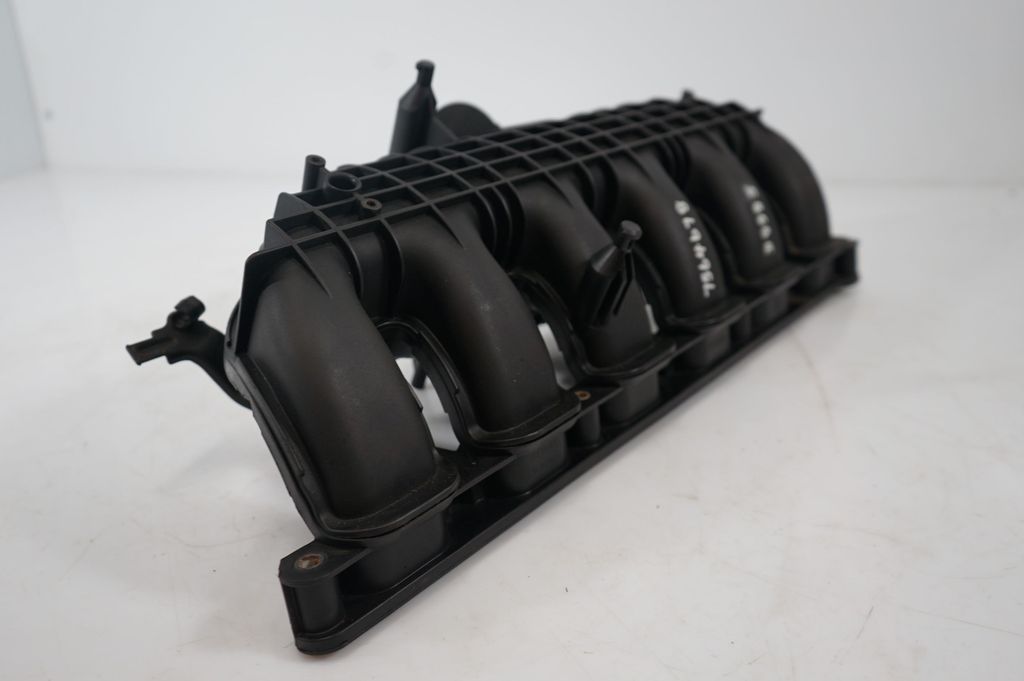 Intake manifold (7)