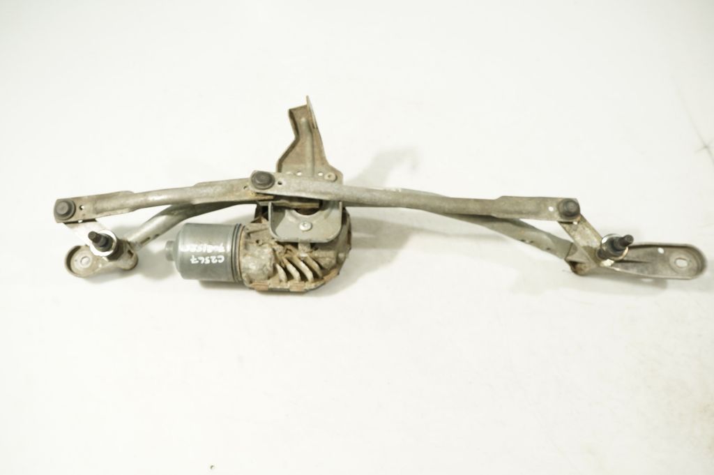 Front wiper linkage and motor (3)