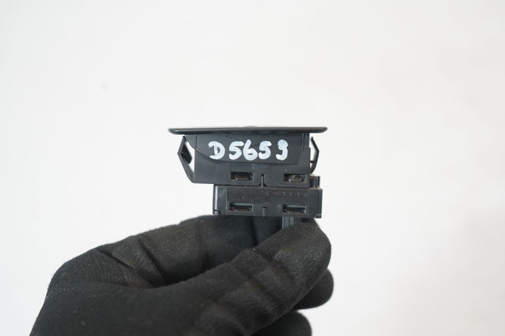 Electric window control switch (8)