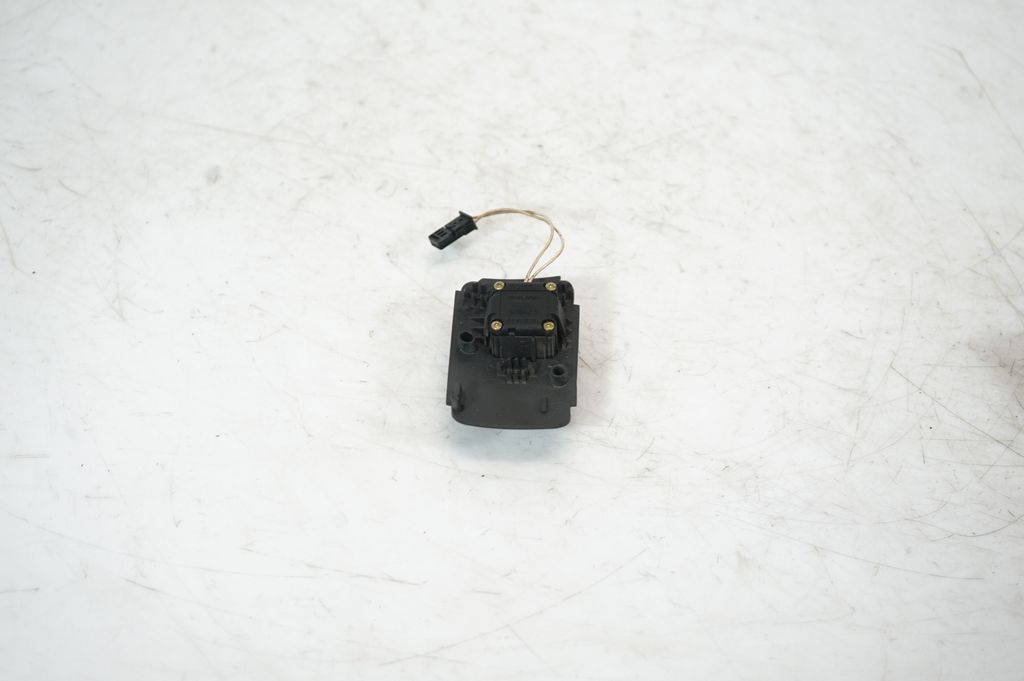 Steering wheel adjustment switch (5)