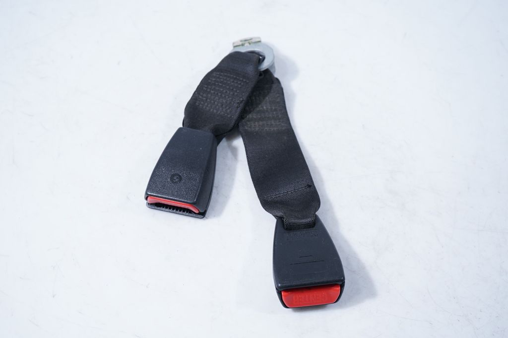 Middle seatbelt buckle (rear) (4)