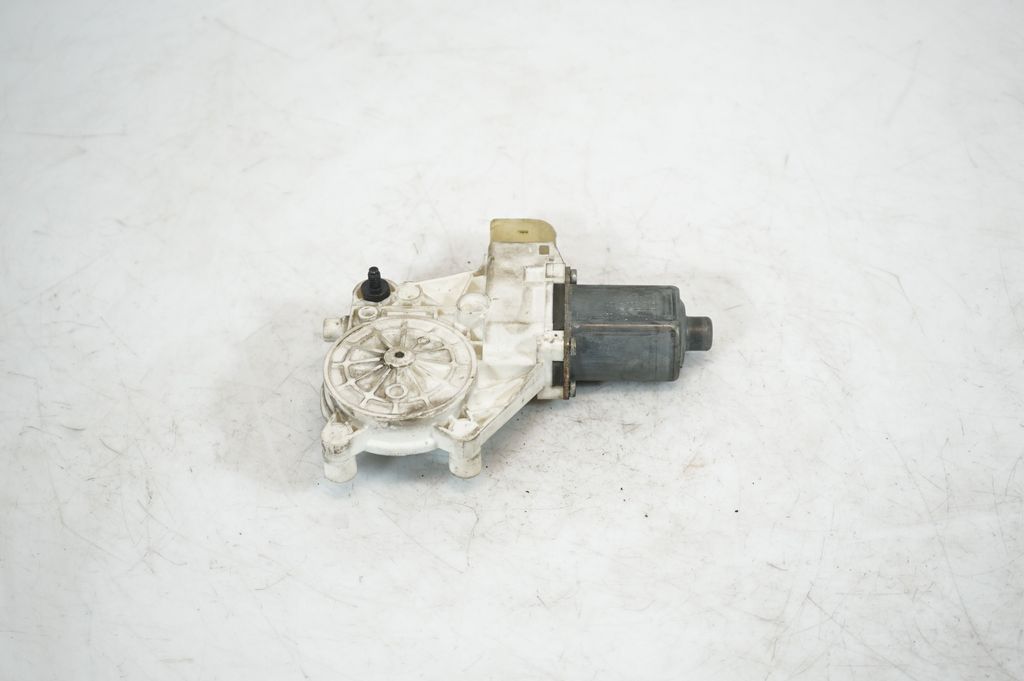 Front door window regulator with motor (5)