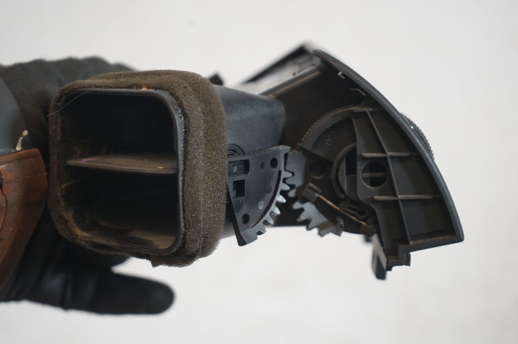 Dashboard side air vent grill/cover trim (6)