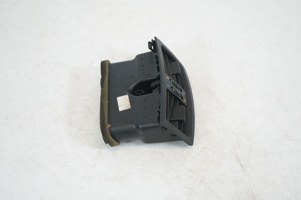 Rear air vent grill (4)