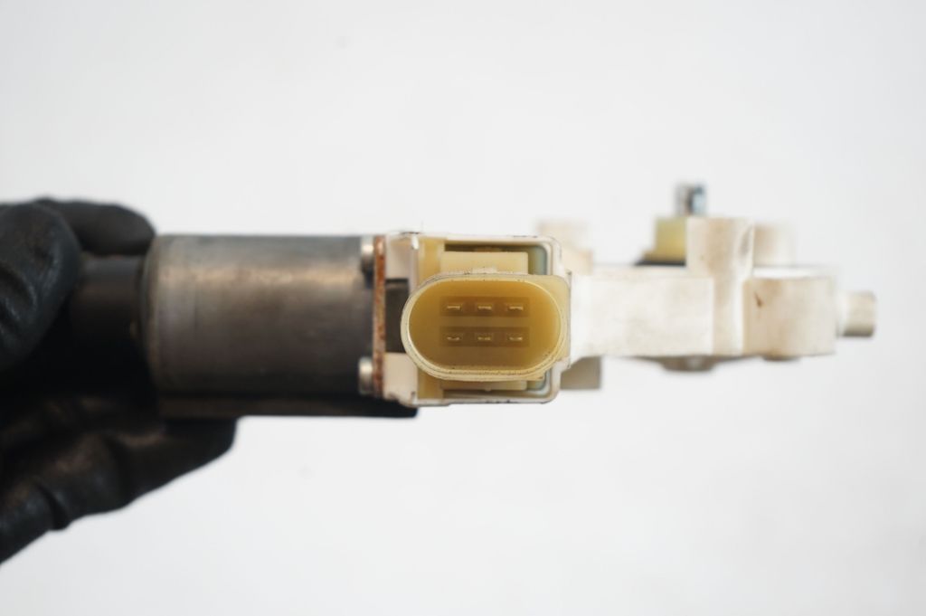 Front door window regulator with motor (6)