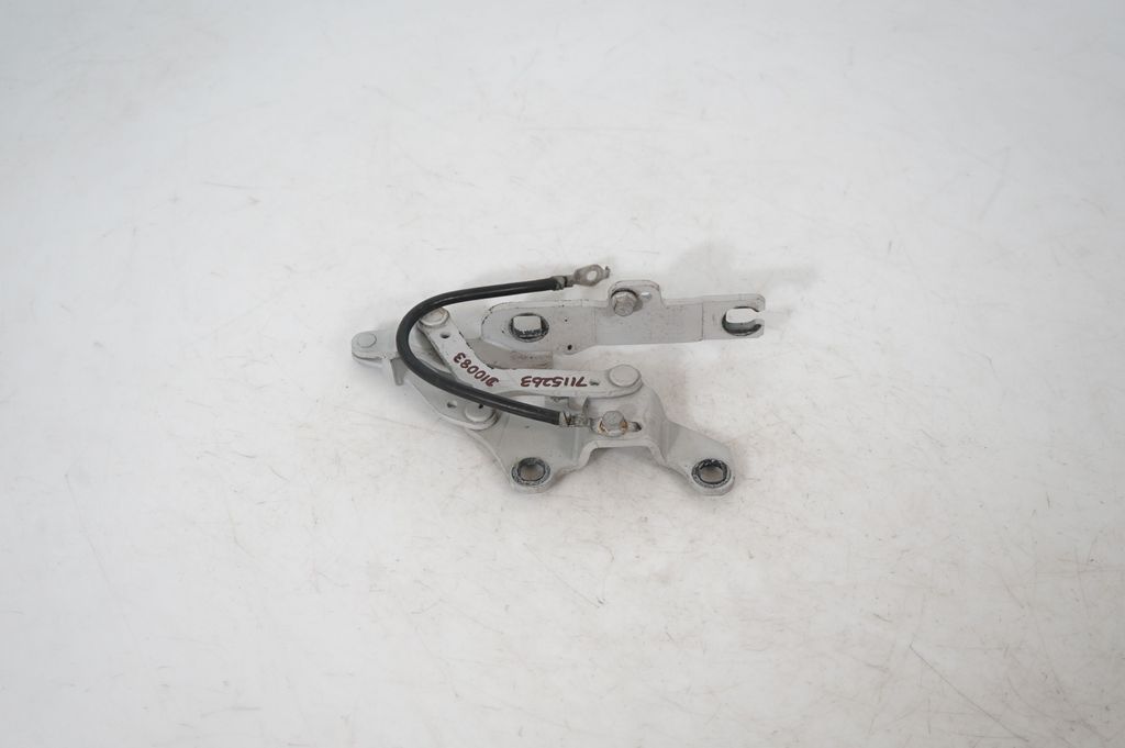 Engine bonnet/hood hinges (3)