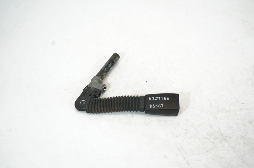 Front seatbelt buckle