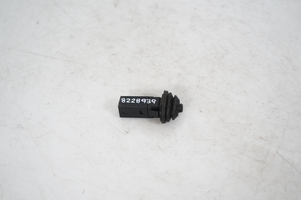 Fuel tank cap lock