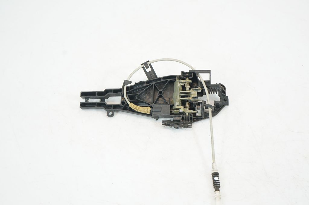 Rear door exterior handle/bracket (5)