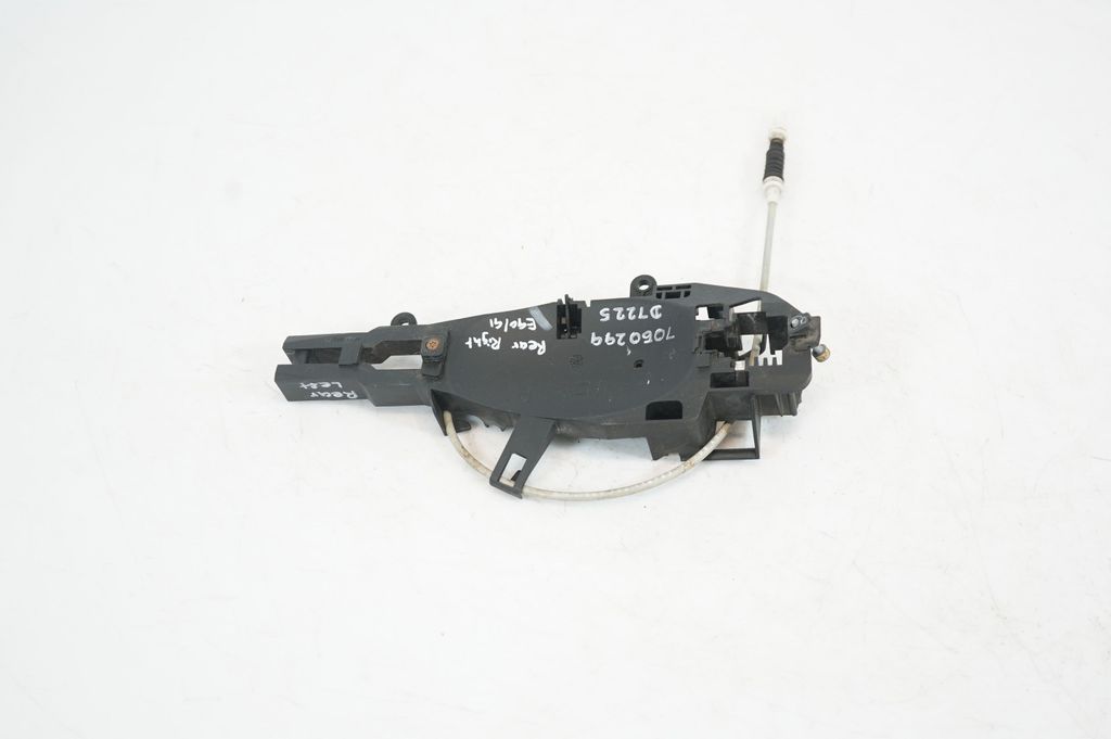 Rear door exterior handle/bracket (3)