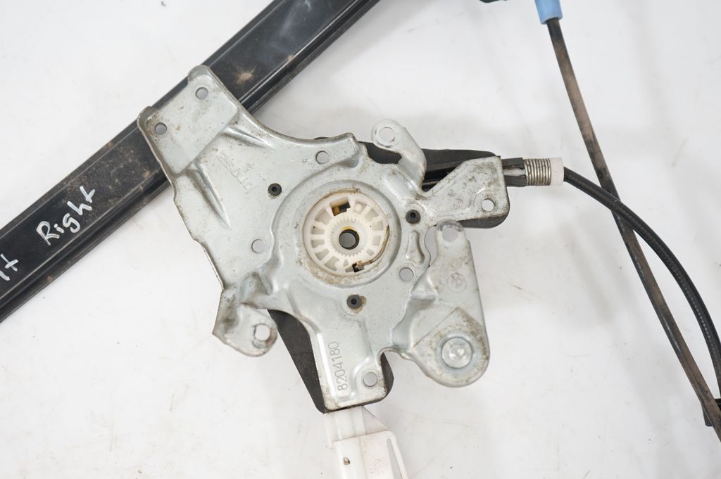 Front door window regulator with motor (8)