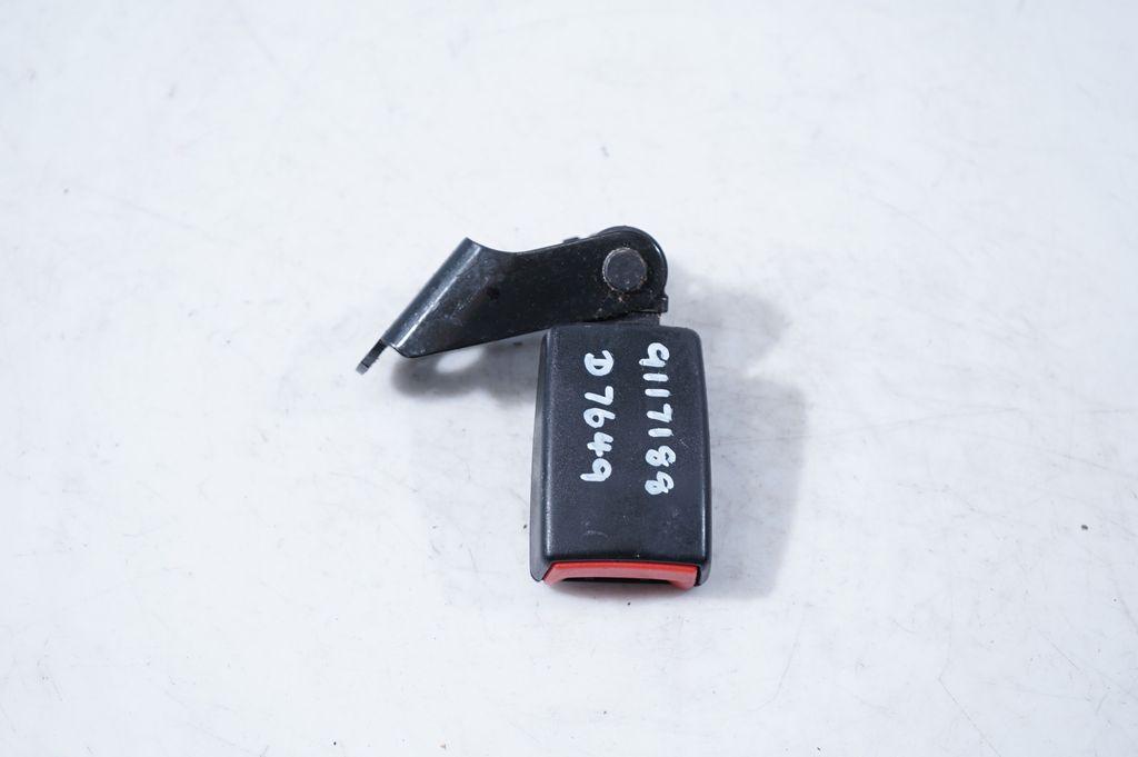 Rear seatbelt buckle (2)