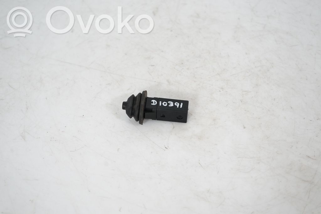 Fuel tank cap lock (5)