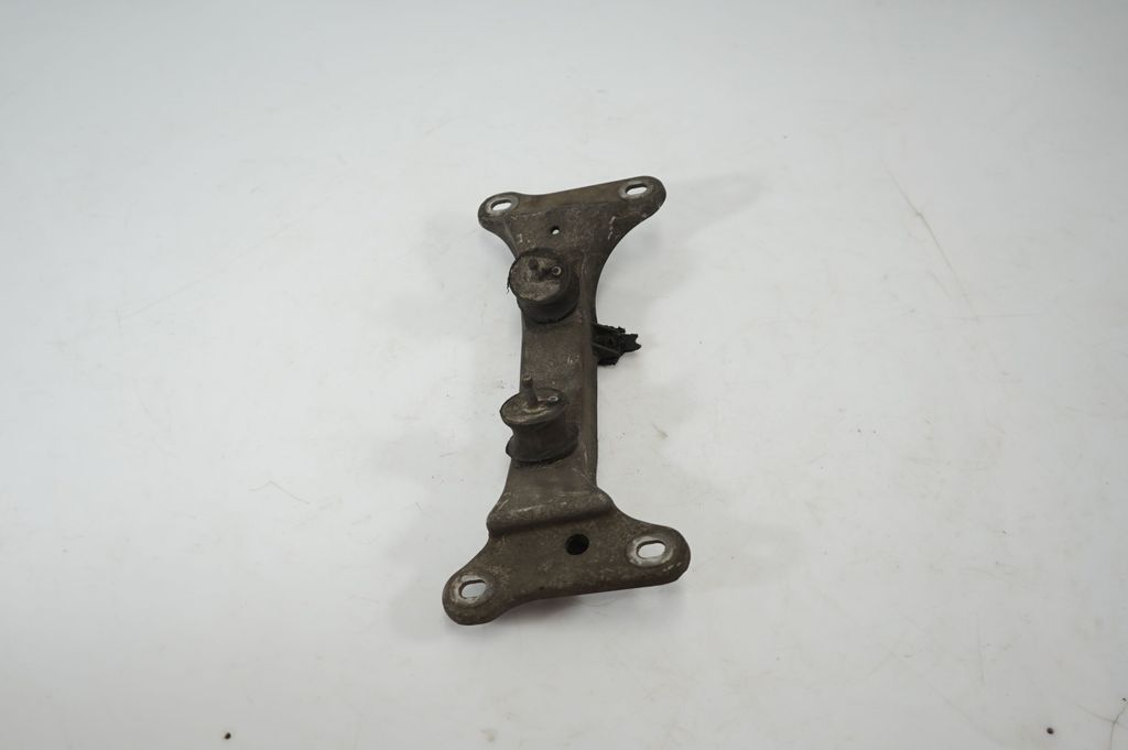 Gearbox mounting bracket (2)