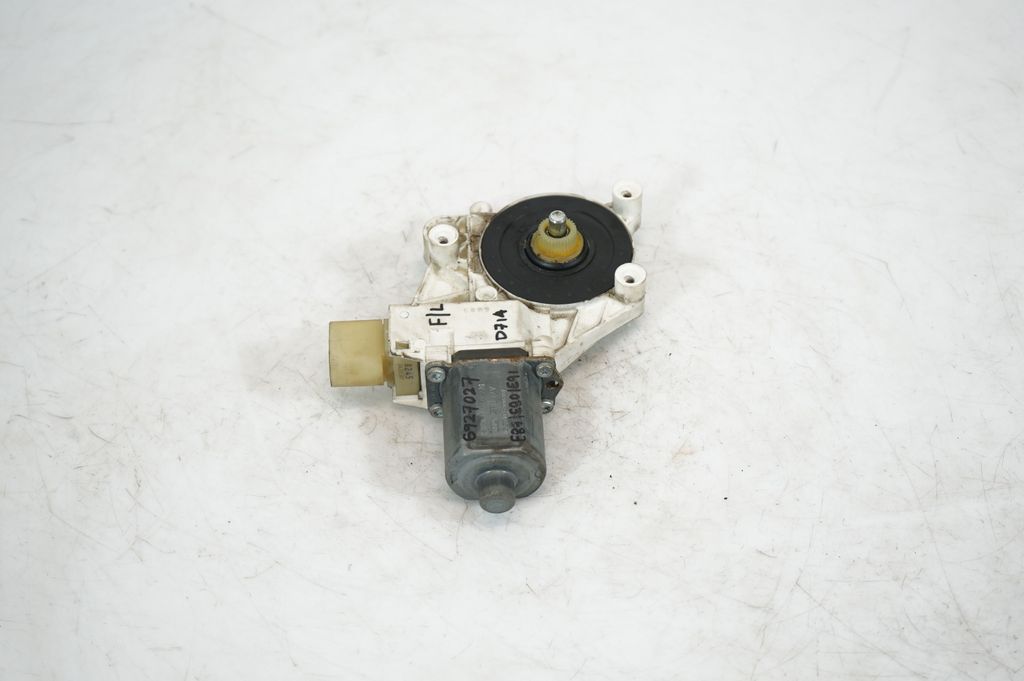 Front door window regulator with motor (4)