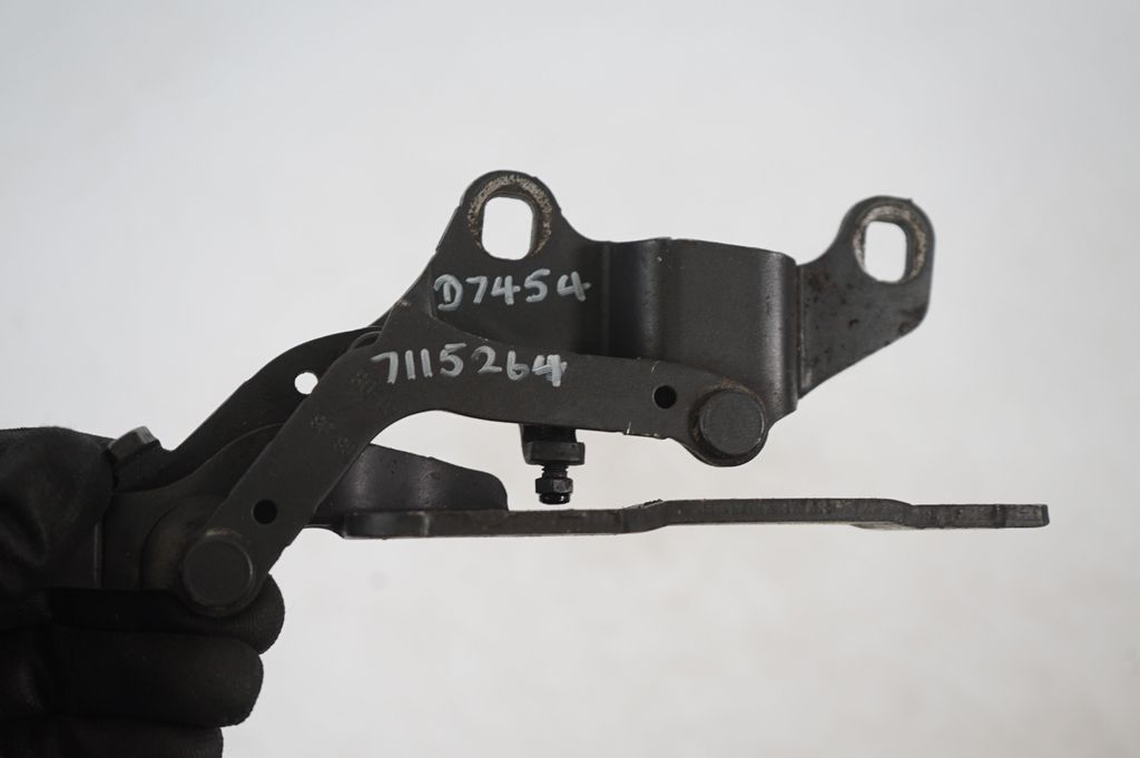 Engine bonnet/hood hinges (7)