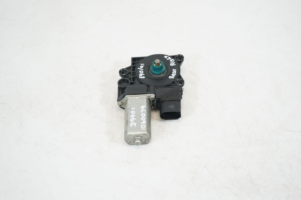 Rear door window regulator with motor (4)