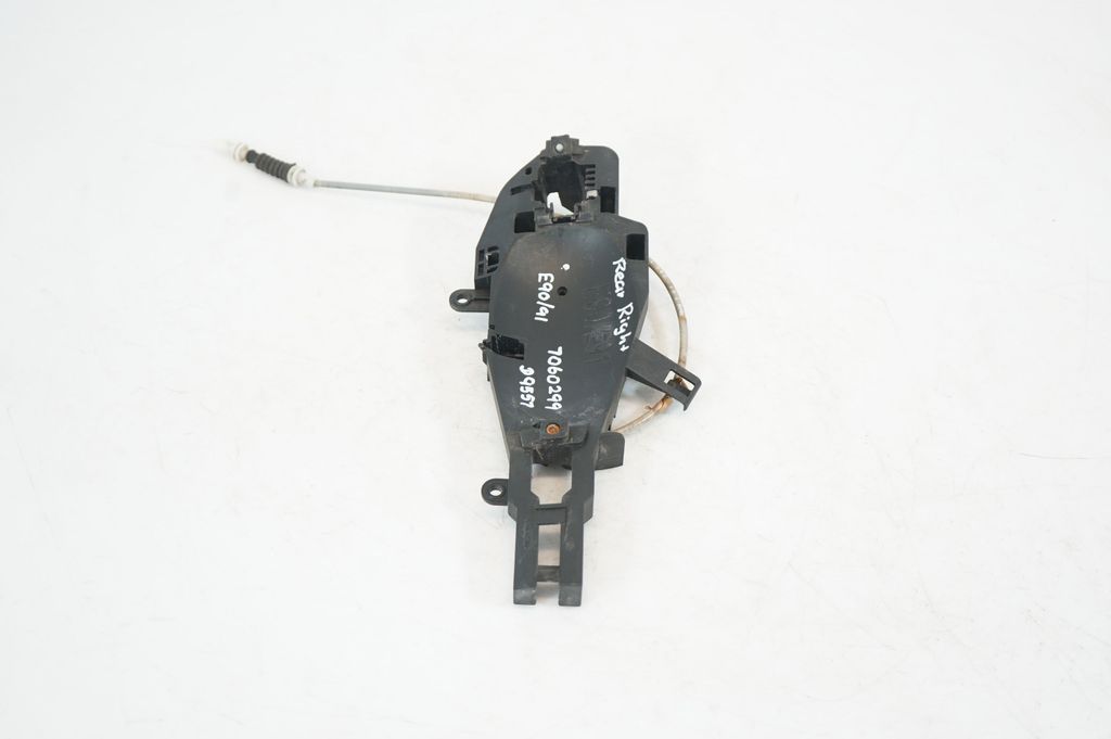 Rear door exterior handle/bracket (2)