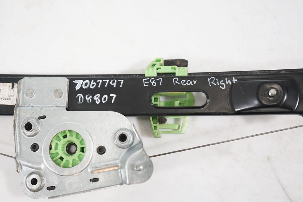 Rear door window regulator with motor (7)