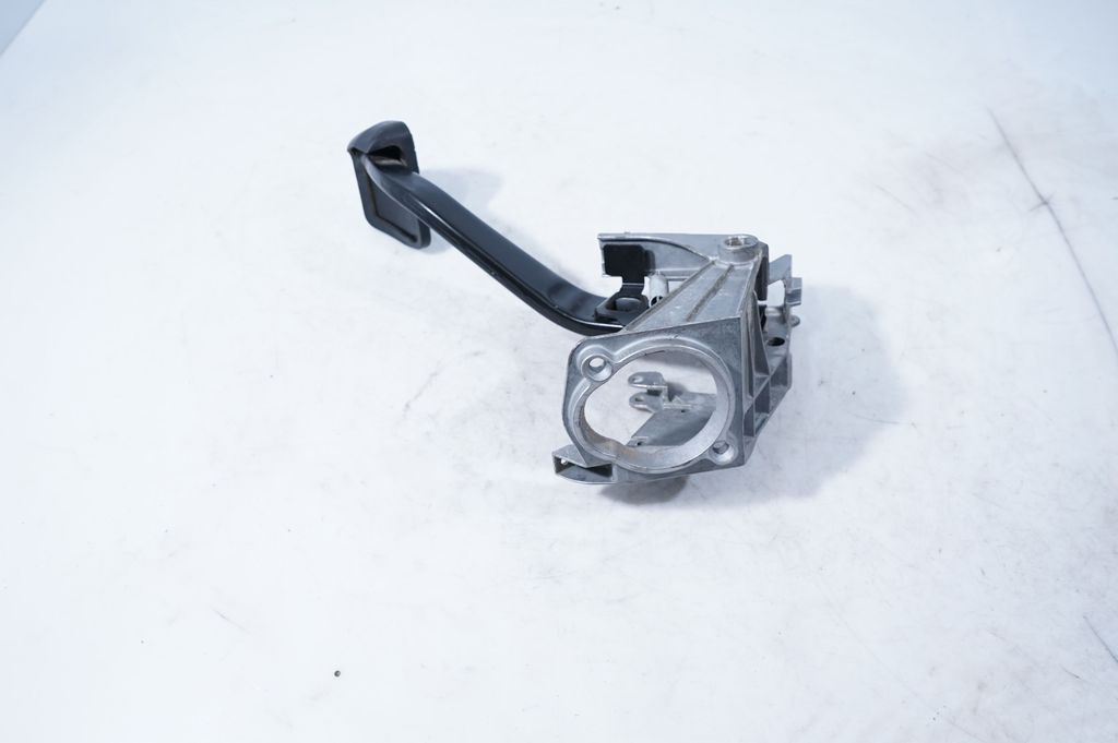 Brake pedal (6)