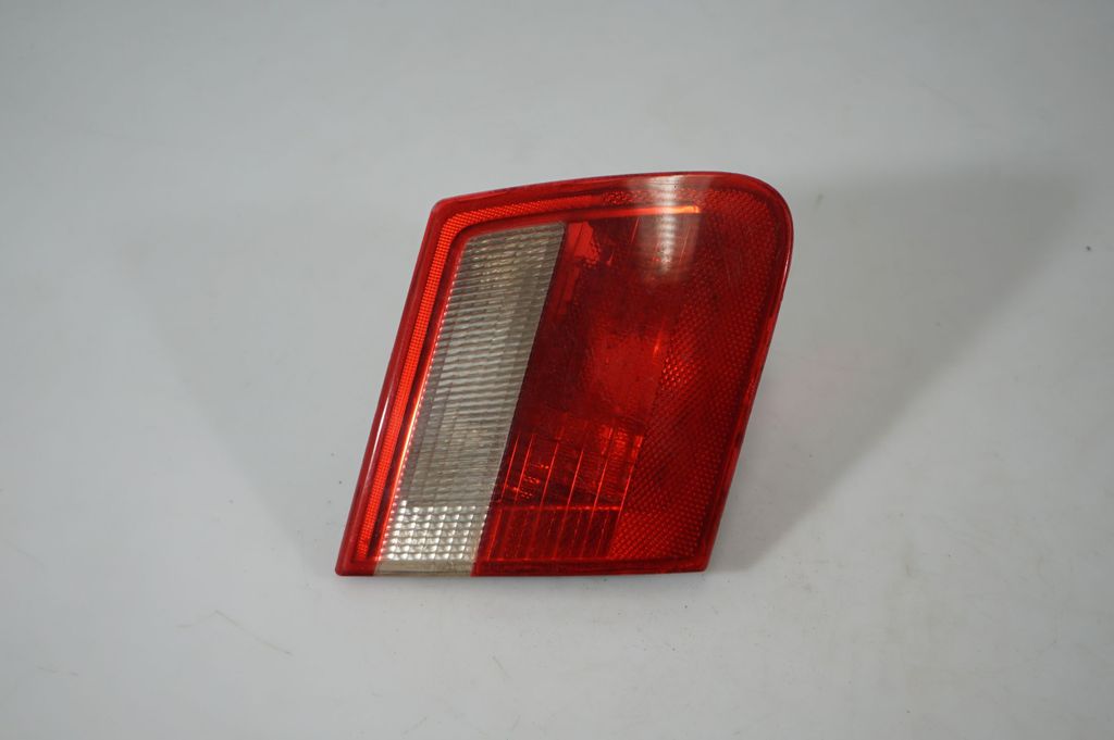 Tailgate rear/tail lights (4)