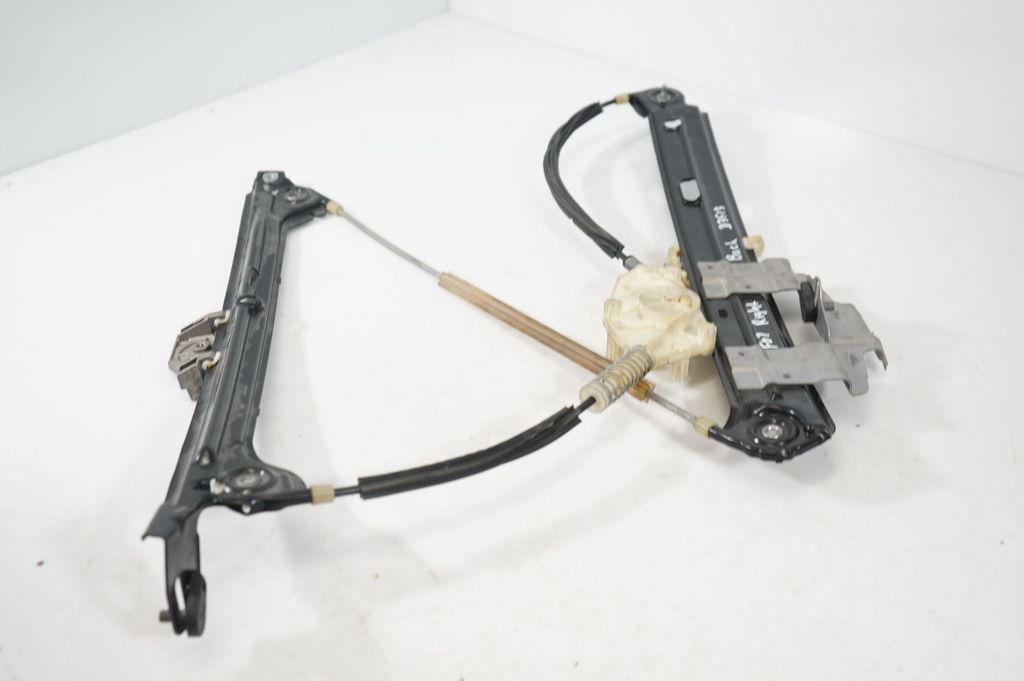 Front door window regulator with motor (7)