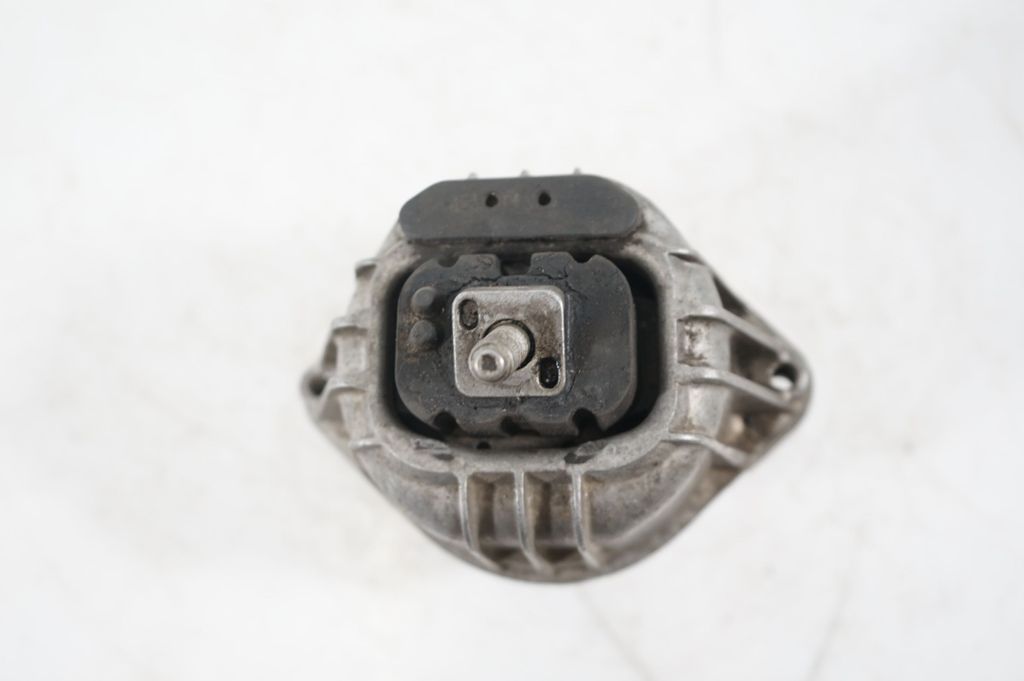 Engine mount bracket (7)