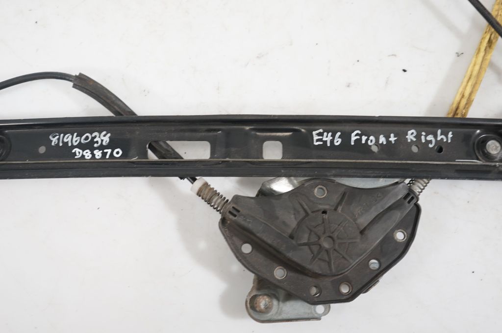 Front door window regulator with motor (9)