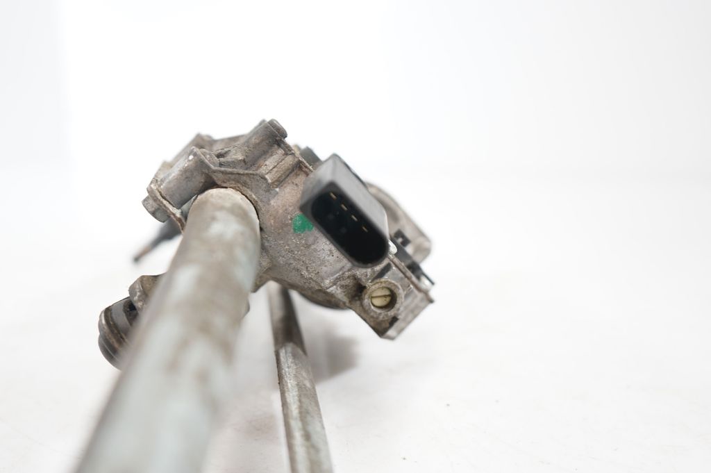 Front wiper linkage and motor (9)