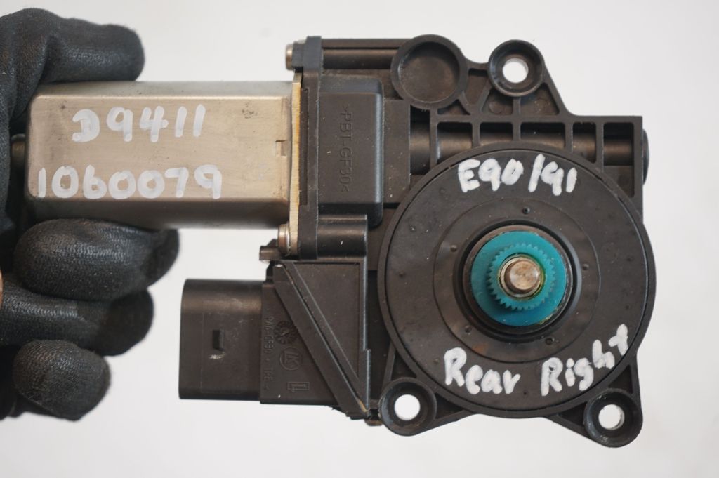 Rear door window regulator with motor (8)