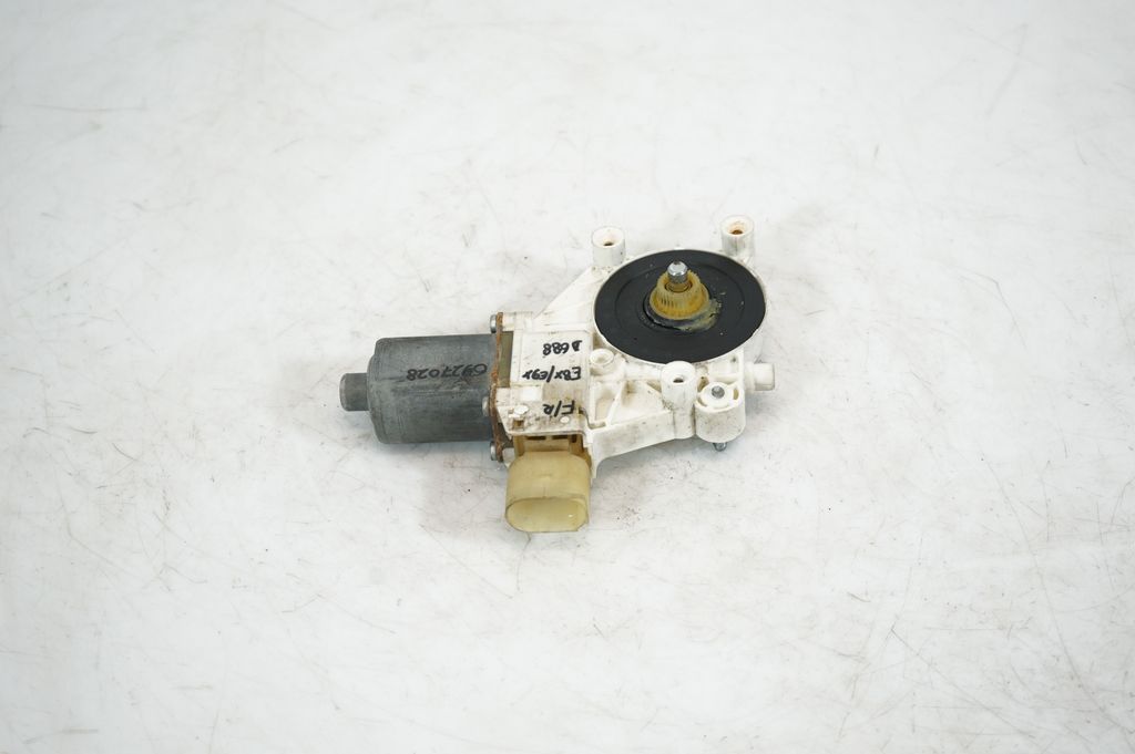 Front door window regulator with motor (3)