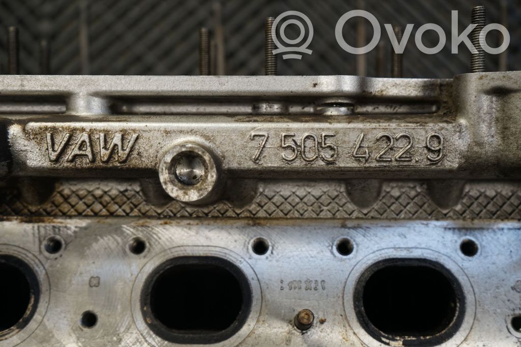 Engine head (14)