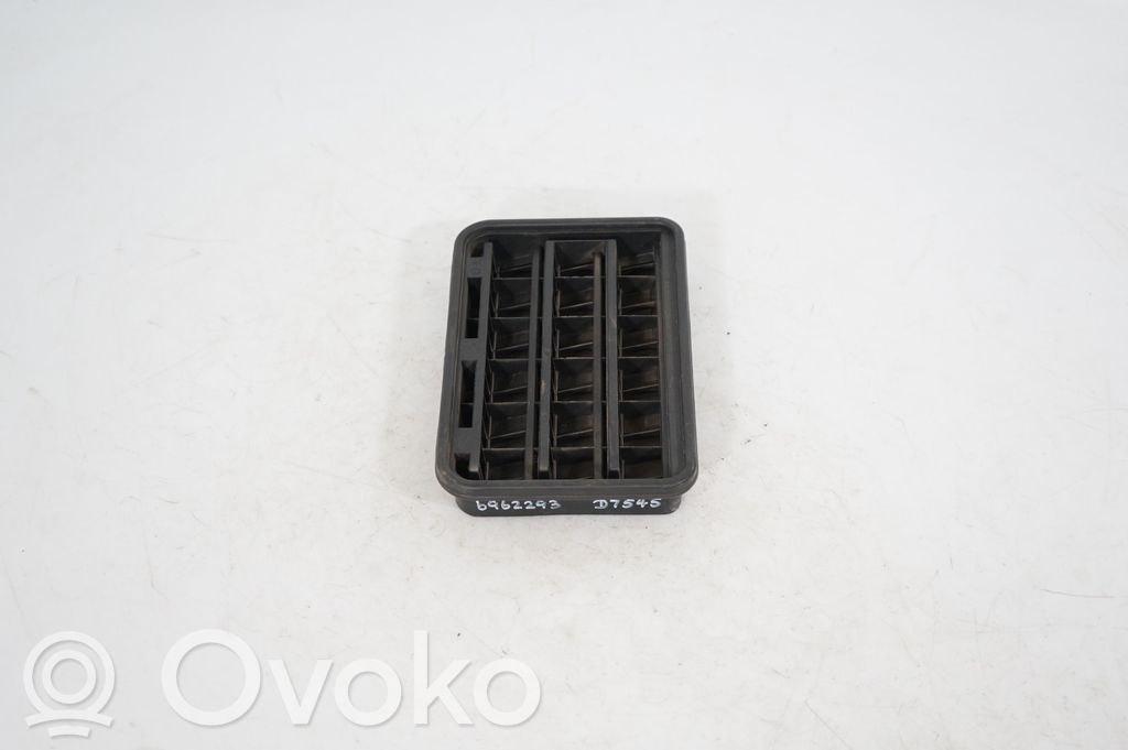 Quarter panel pressure vent (4)